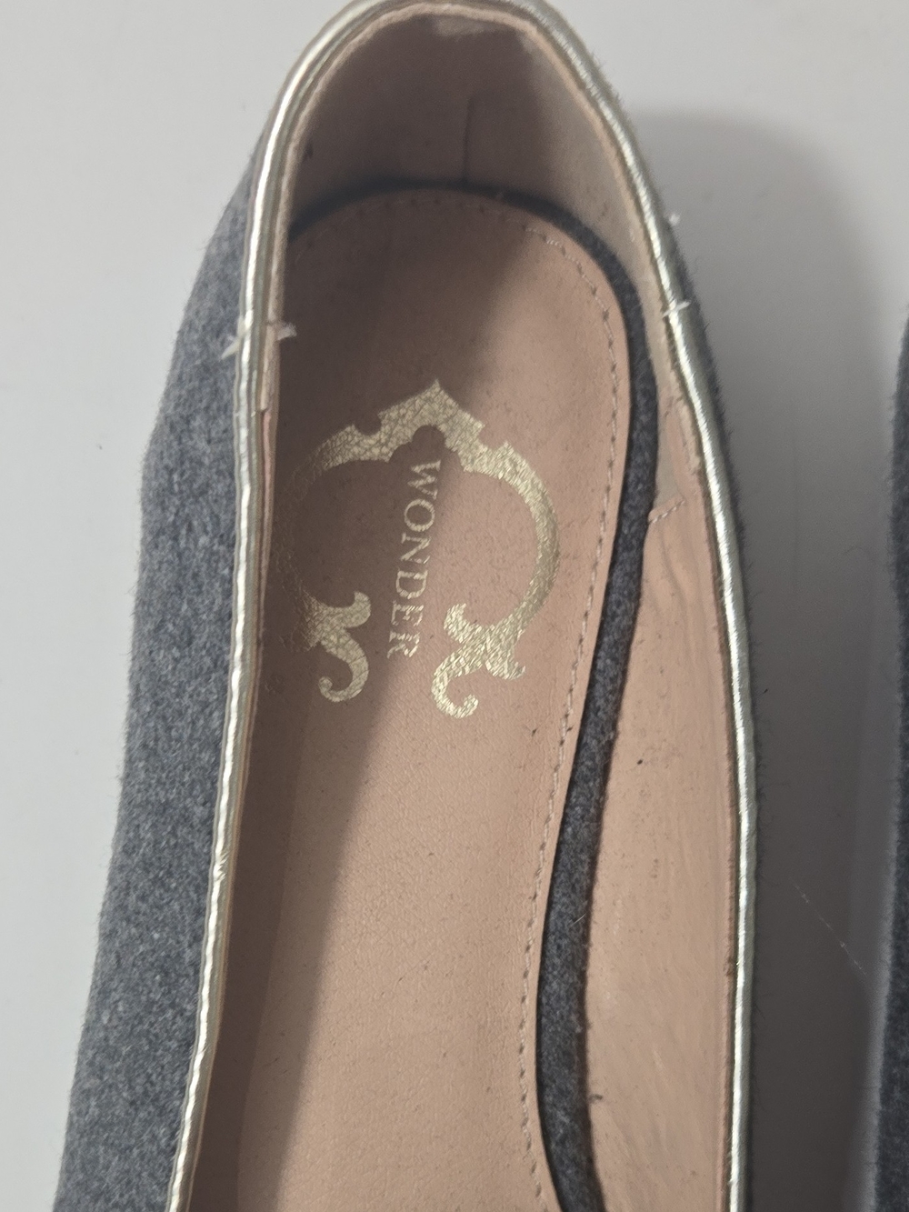 Women’s Gray Felt Slip-On Flats with Gold Embroidery - Unbranded - Picture 2 of 5
